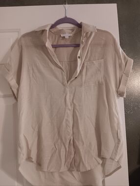 Tarine And String Casual Short-Sleeve Button Shirt Cream, Perfect For Summer Med